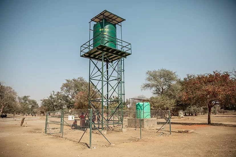 Torre de agua instalada en la comunidad de Nteme, Zambia en septiembre de 2024. - Foto WaterAid/Angel Phiri