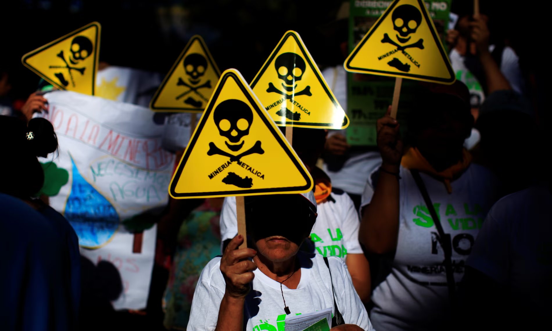 Grupo de activistas de la Iglesia Católica se pronunciaron desde 2017 en contra de la minería en el país. - Foto José Cabezas/Reuters