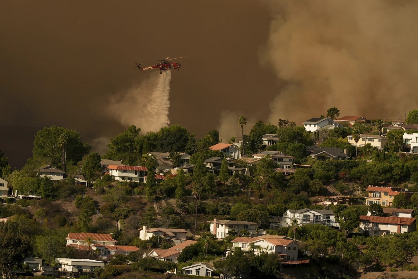 Los sistemas de adaptación y resliencia se están quedando atrás por las condiciones extremas que propicia el nuevo clima. - Foto Jae C. Hong/AP