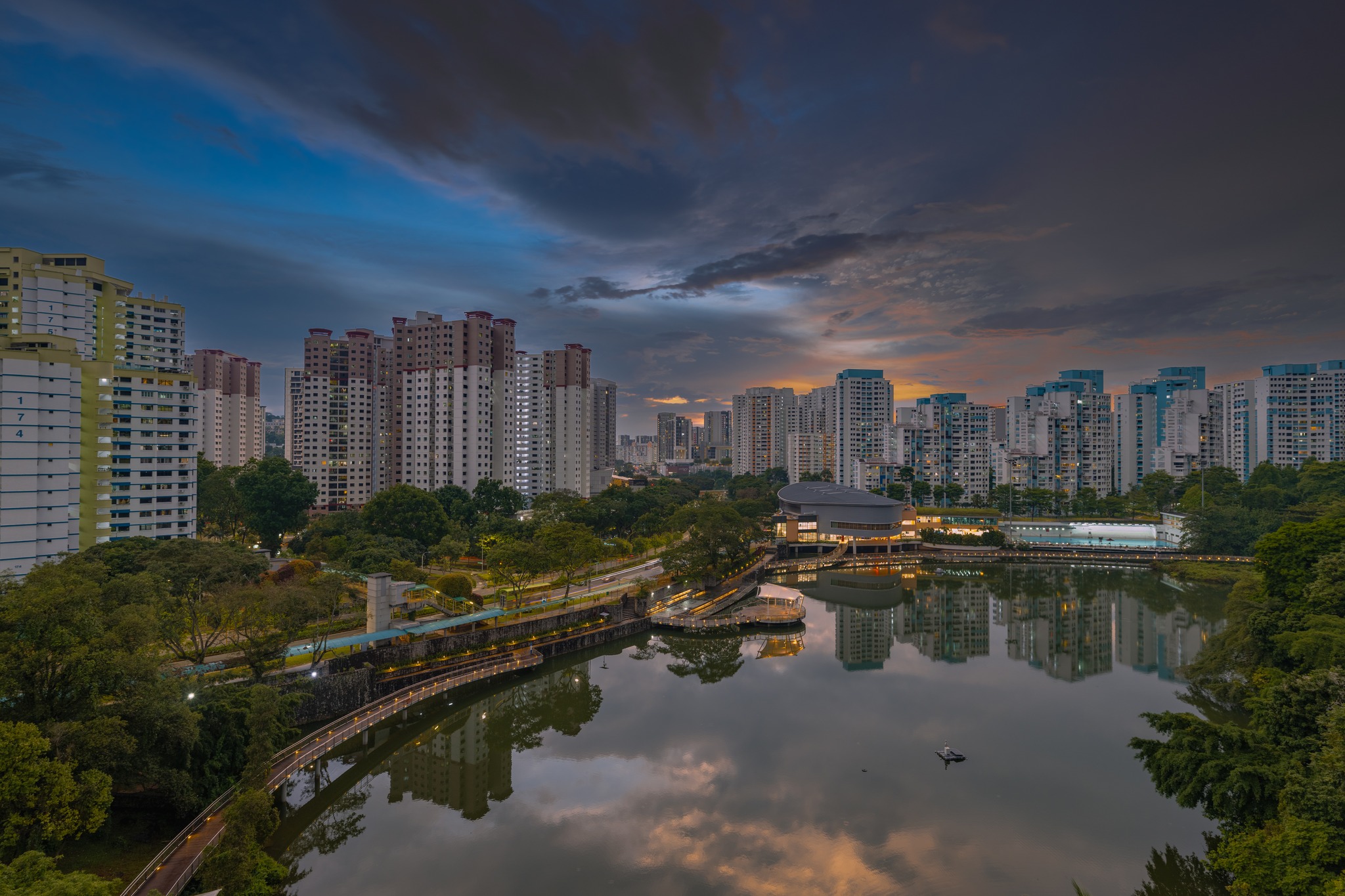 El humedal de Pang Sua Pond, en Bukit Panjag, Singapur, se promociona su importancia para mantener los ecosistemas locales y se invita a los ciudadanos a apreciarlo como parte de sus actividades naturales. - Foto Ministerio de Sustentabilidad y Medioambiente de Singapur.