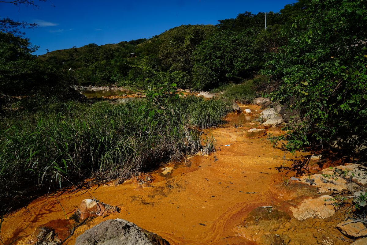 Río contaminado en Santa Rosa de Lima, El Salvador. - Foto Freedman/The Guardian