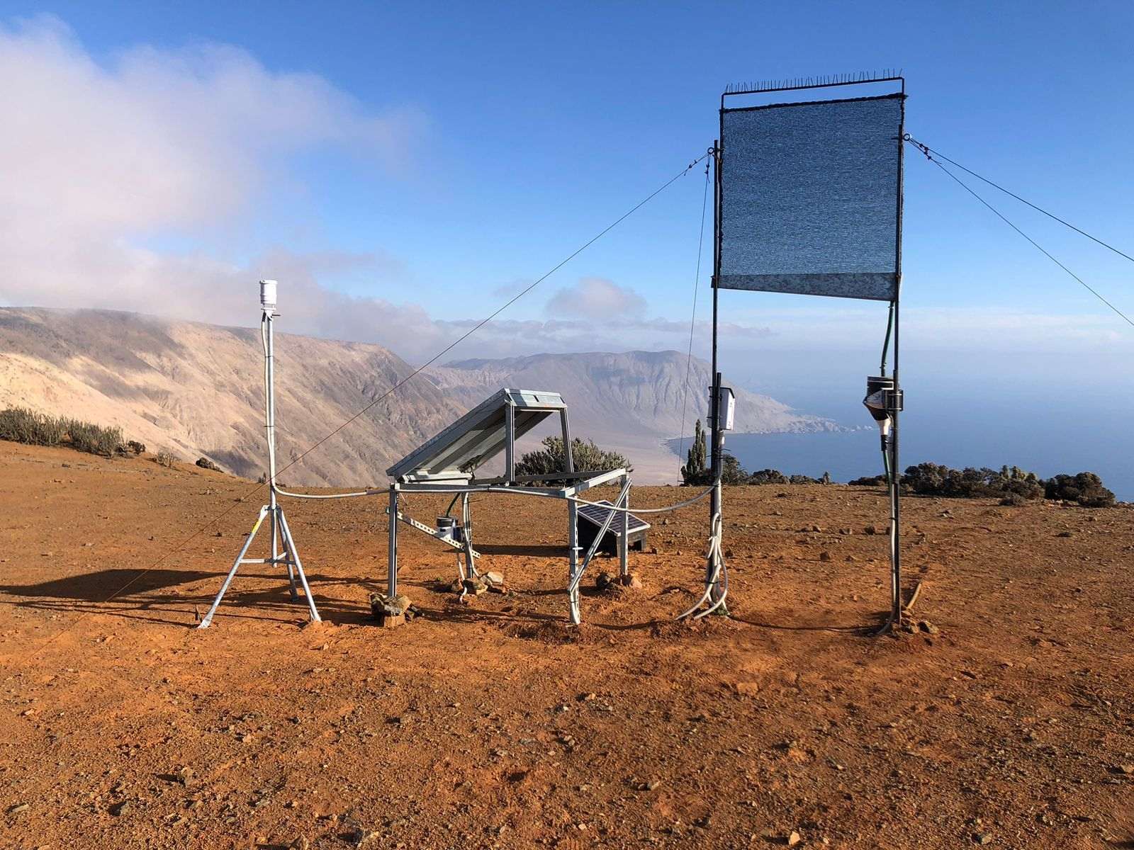 Al ser un país bastante árido, en Chile existen varias estaciones de captación de agua de niebla. - Foto Centro UC