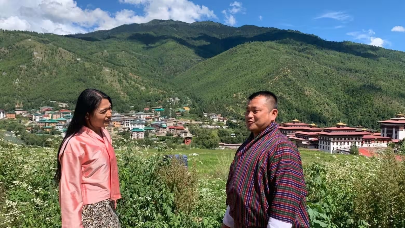 Ciudadanos en Bután consideran el bienestar de la naturaleza como parte de su bienestar propio para una vida mejor. - Foto Moyuru Baba/Nikkei Asia