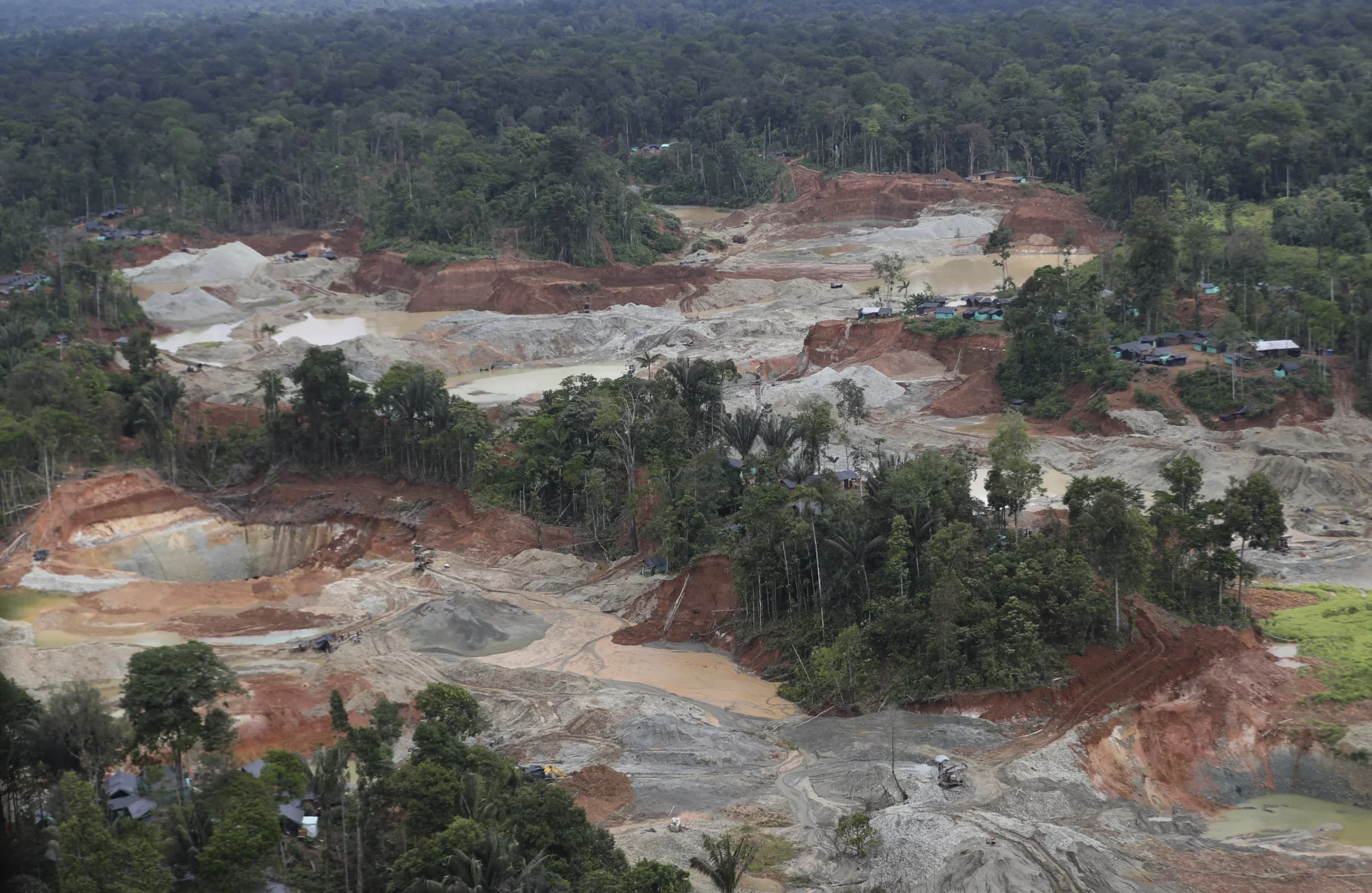 Producción de minería de oro ilegal en Colombia. - Foto Fernando Vergara/AP