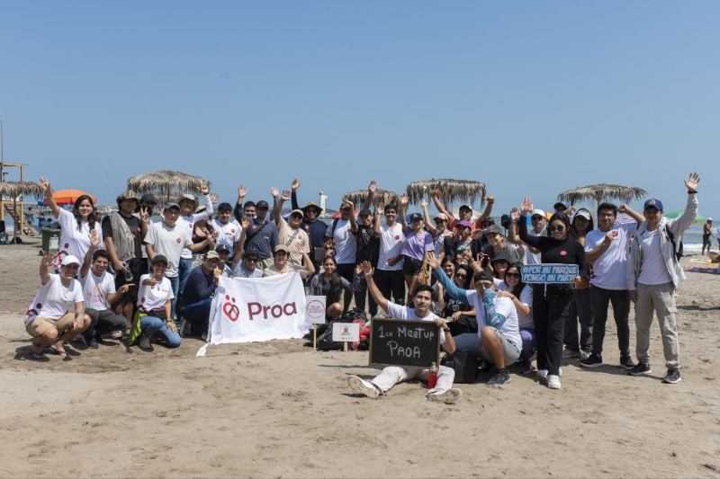 Voluntariado para limpiar playas en Perú