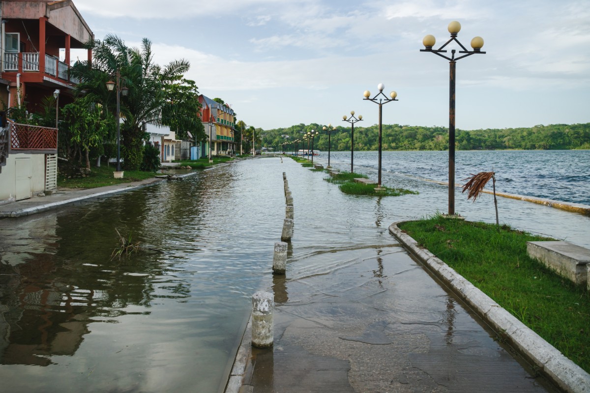 Las barreras naturales e infraestructuras posicionadas estratégicamente podrían solucionar las constantes inundaciones de zonas en riesgo. - Foto loeskieboom/Gettyimages
