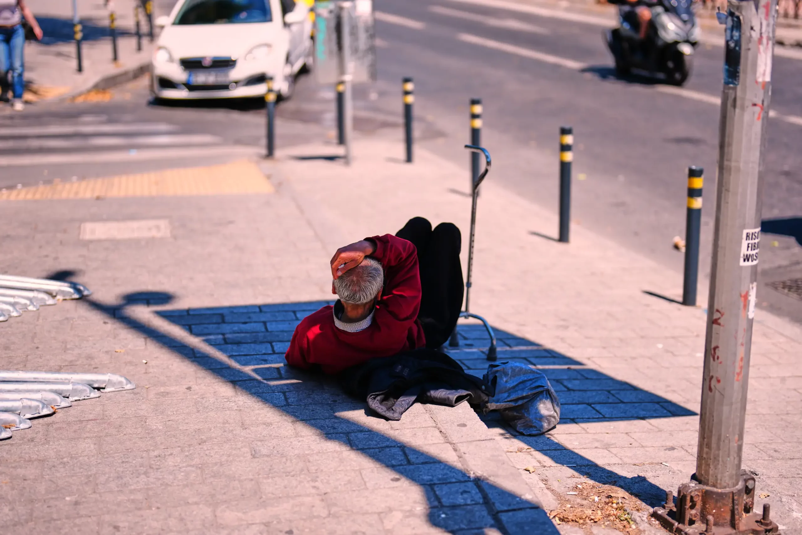 Las altas temperaturas se han vuelto cada vez más difíciles de soportar, especialmente para las personas más vulnerables. - Foto Francisco Seco/AP